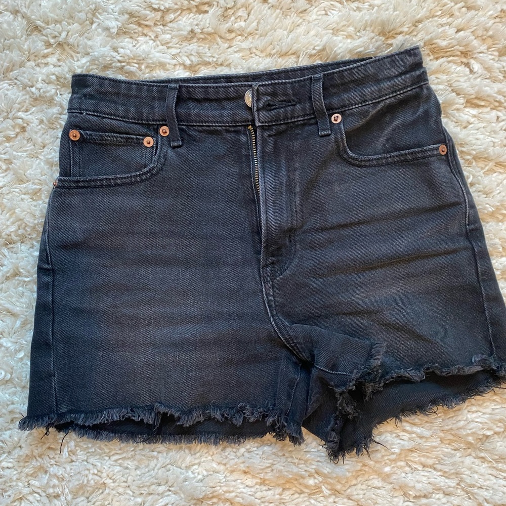 American Eagle highest rise 90s boyfriend short. Size 00.